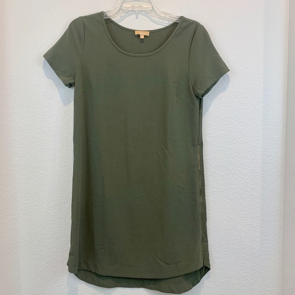 Takara Dresses & Skirts - Takara Olive Green Short Sleeve Dress with Side Zipper Details Size Small